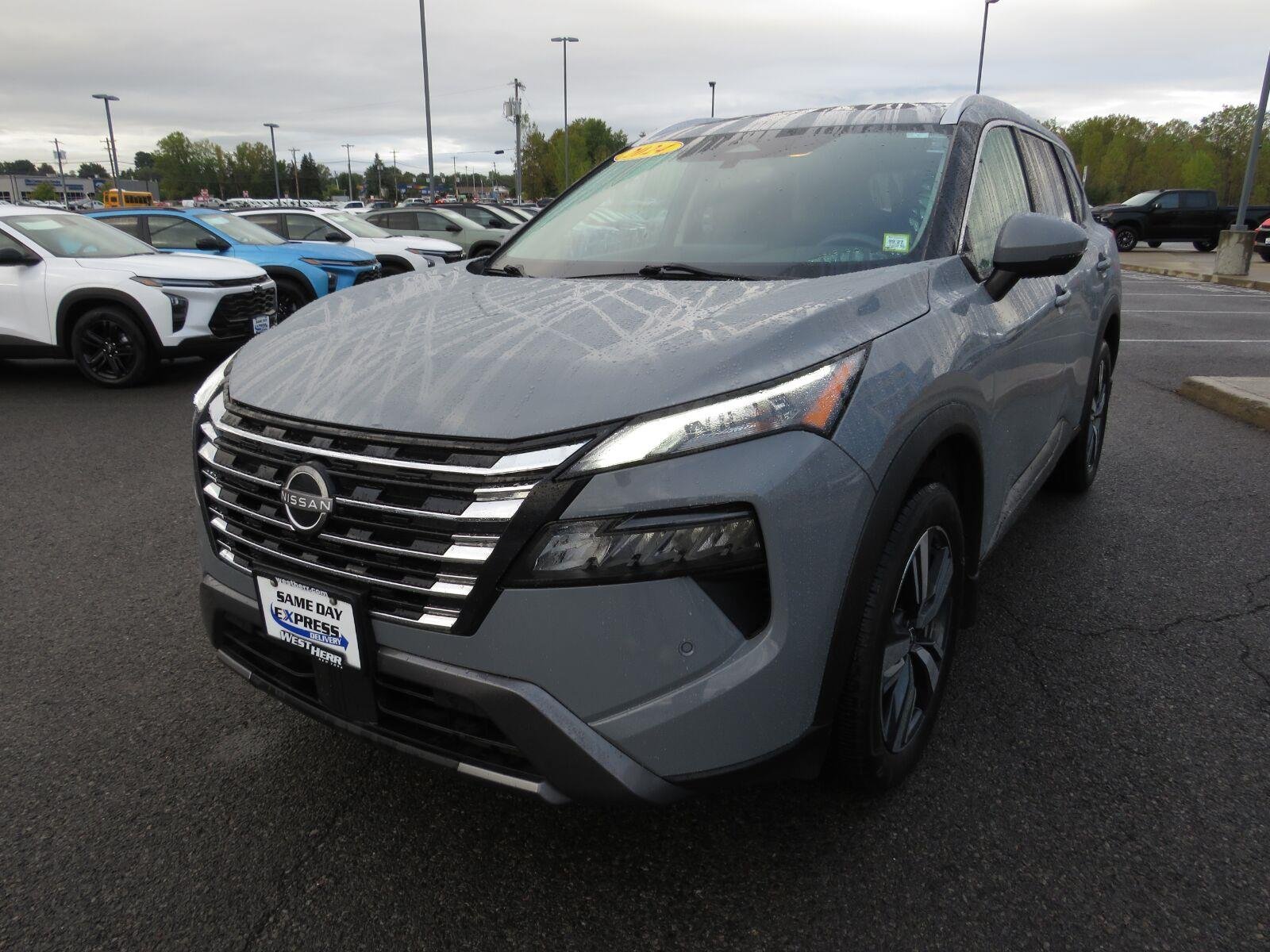 Used 2024 Boulder Gray Pearl Nissan SL image 12