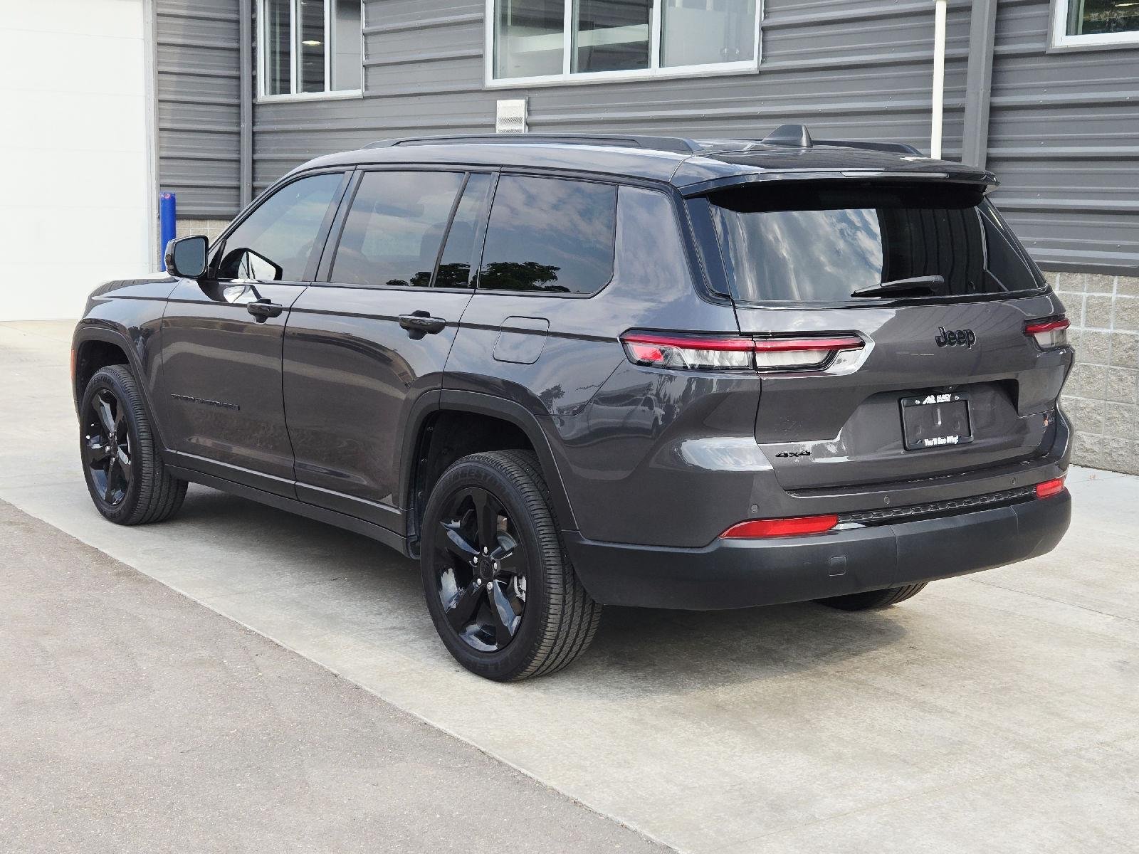 Used 2025 Metallic Jeep Altitude X image 6