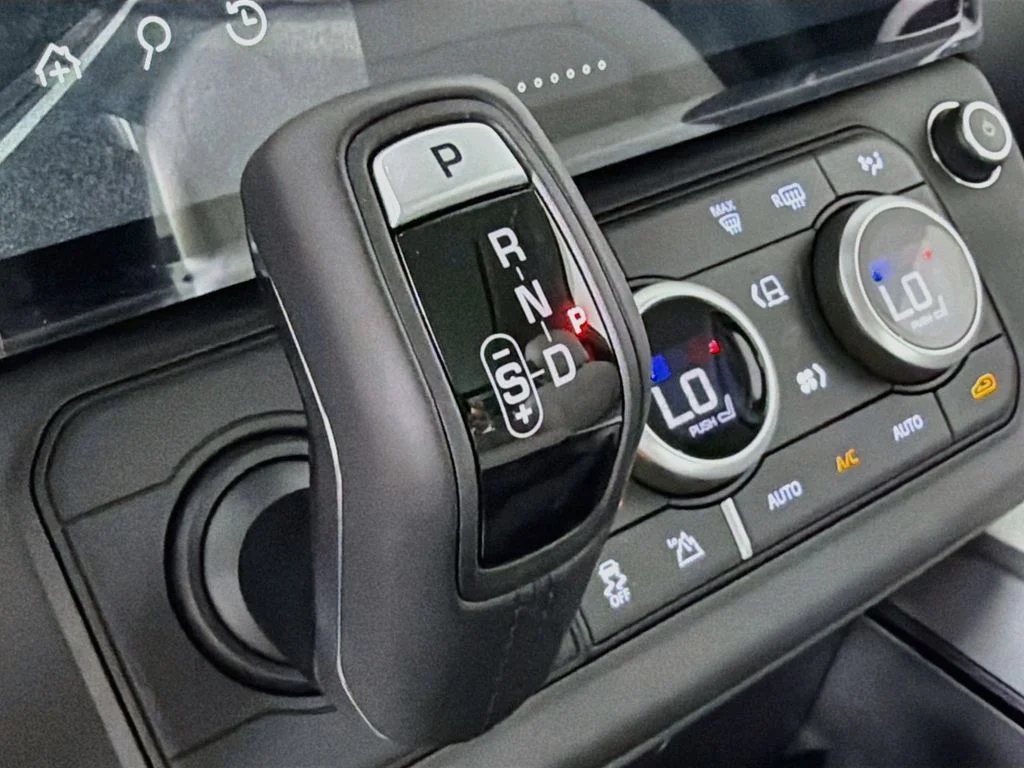 2026 Land Rover Defender X-Dynamic SE - Photo 17