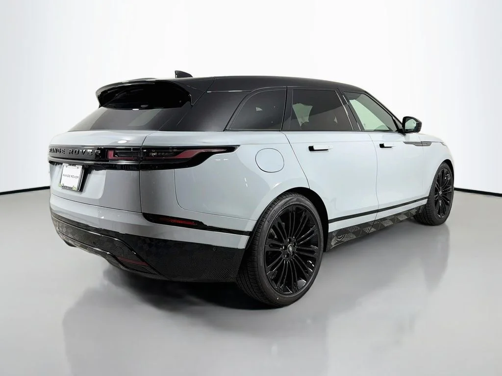 New 2026 Arroios Grey Land Rover P250 Base image 5