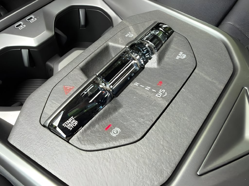 New 2027 Mineral White Metallic BMW  image 19