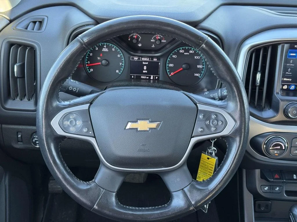 Used 2022 White Chevrolet LT image 18