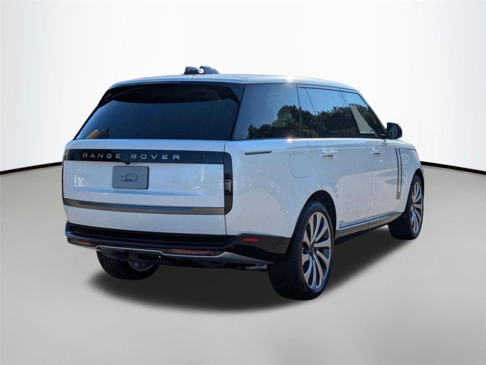 New 2026 Icy White Land Rover SE image 5