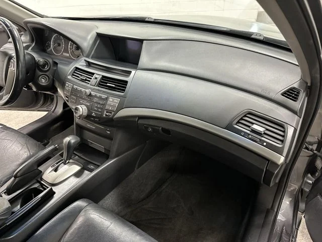 Used 2009 Alabaster Silver Metallic Honda EX-L image 16