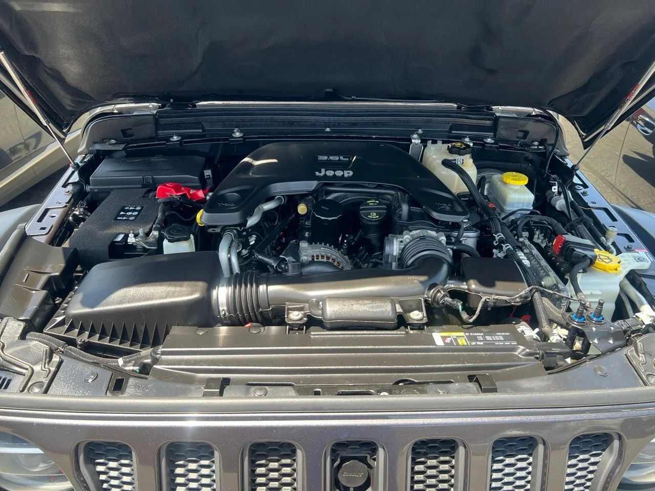 Used 2019 Gray Jeep Rubicon image 11