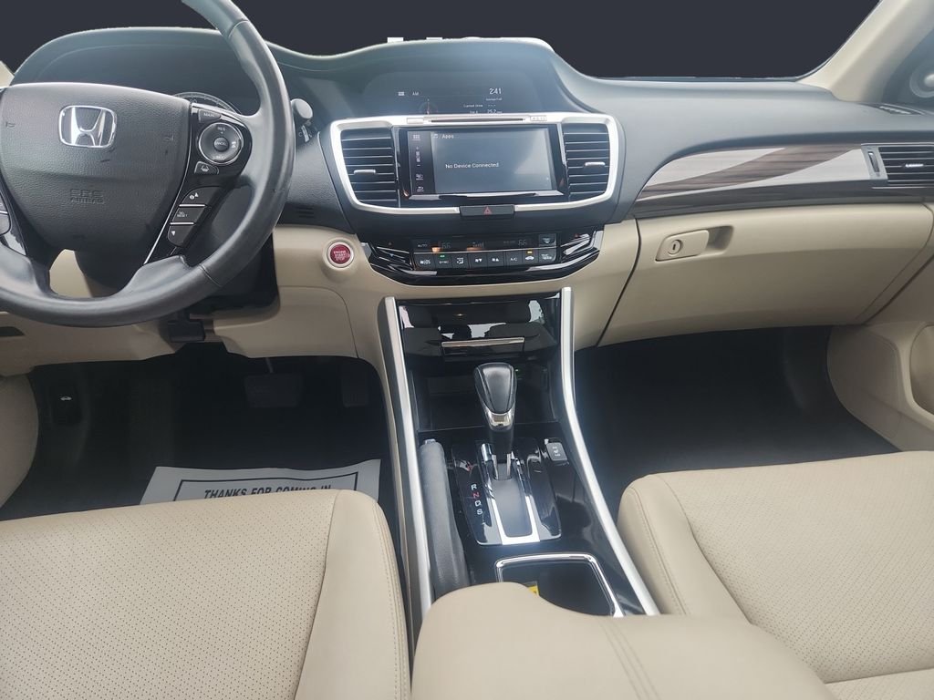 Used 2017 White Orchid Pearl Honda Touring image 11