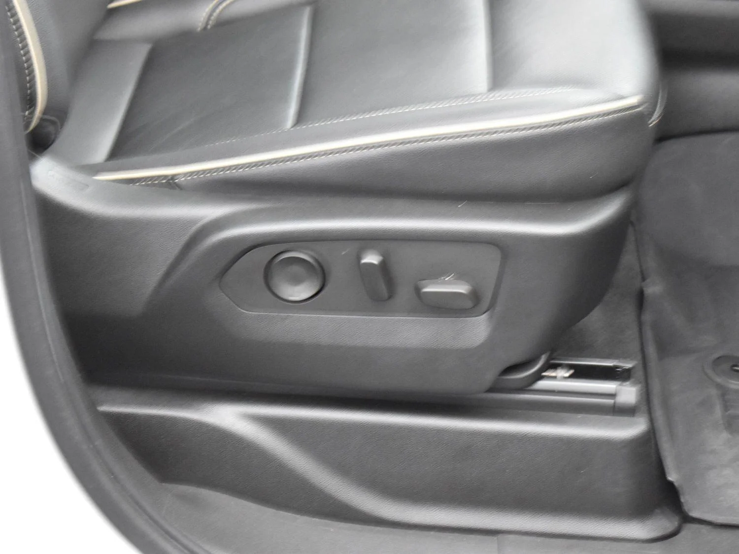 Used 2021 Summit White GMC SLT image 36