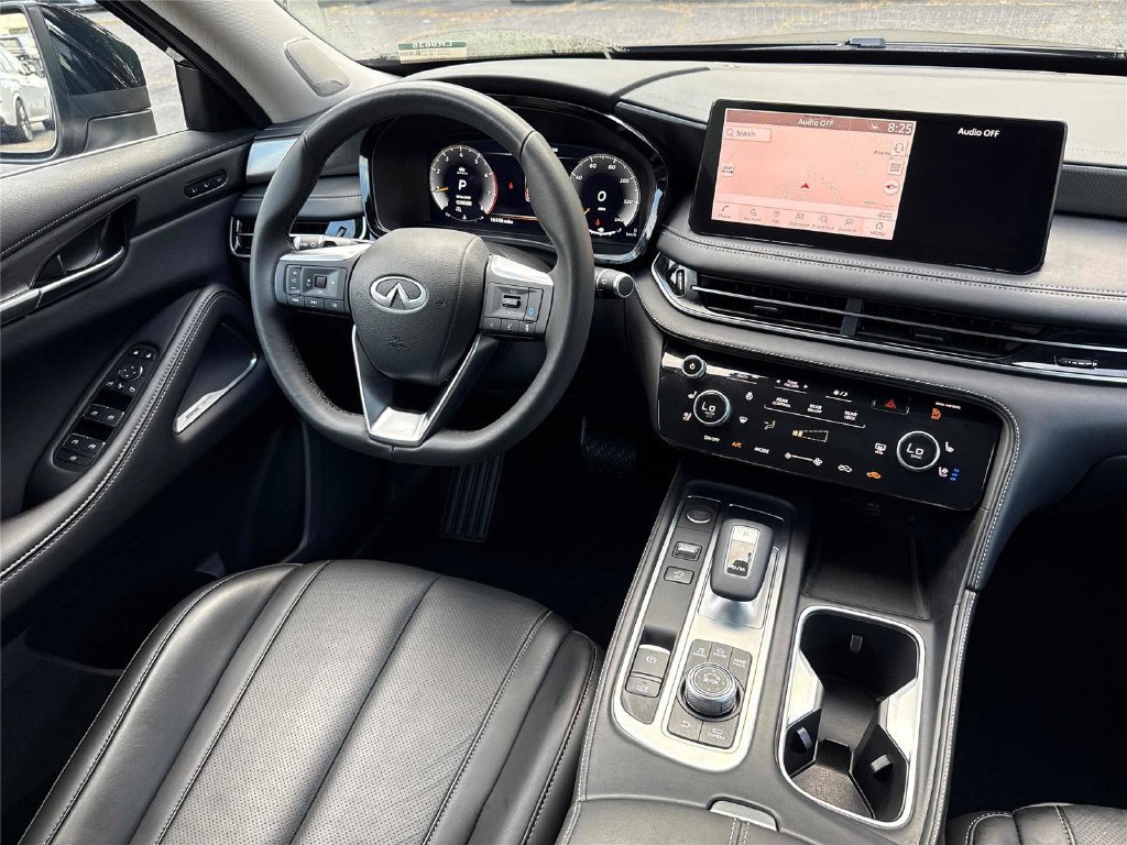 Used 2025 Black INFINITI LUXE image 14