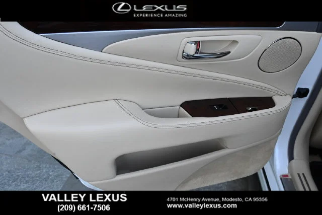 Used 2015  Lexus 460 image 17