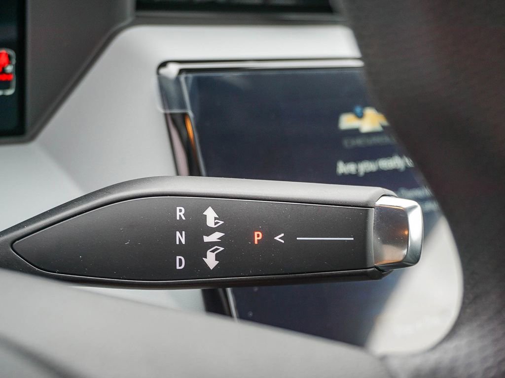 New 2027 Summit White Chevrolet LT image 22