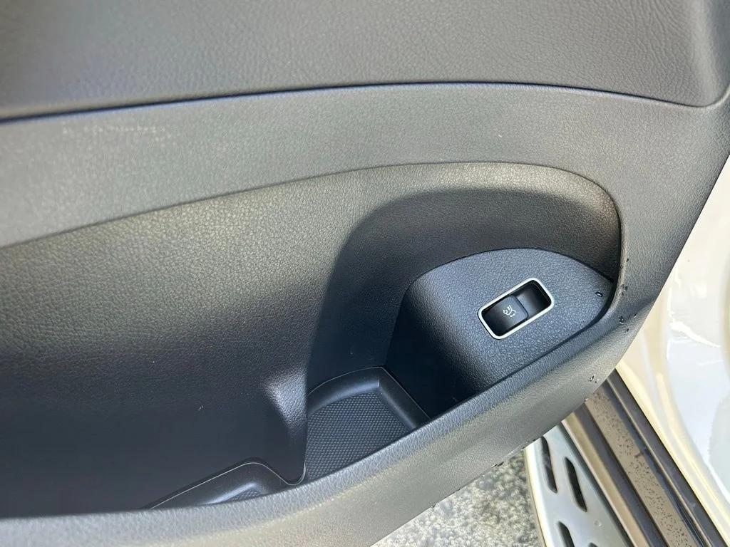 Used 2022 White Mercedes-Benz GLE 350 image 19