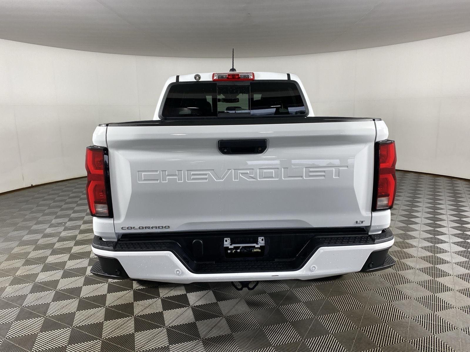 Used 2023 Summit White Chevrolet 4WD LT image 6