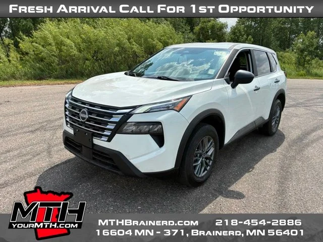 Used 2024 White Nissan S image 4