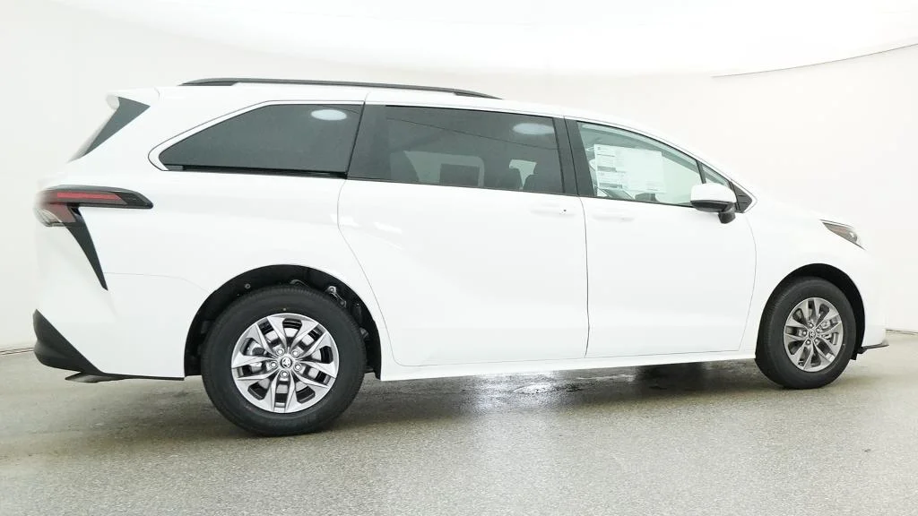 New 2026 Ice Cap Toyota LE image 15
