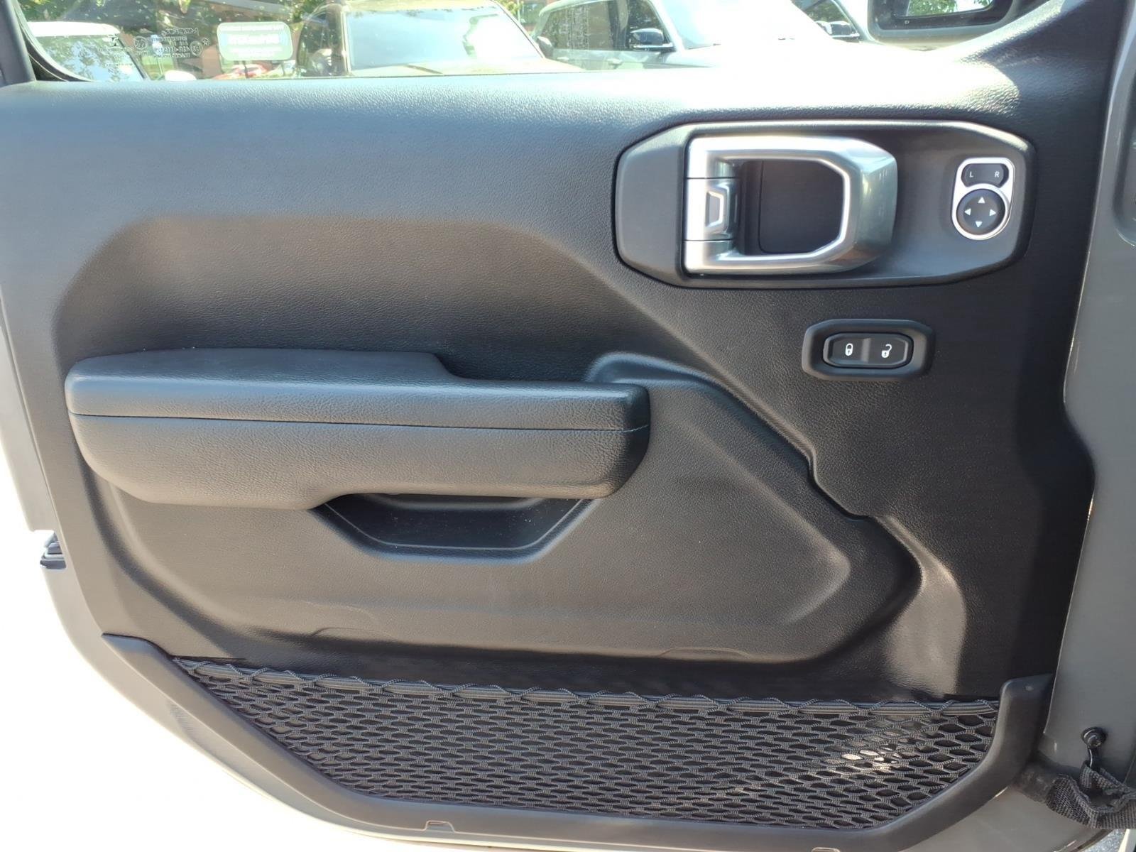 Used 2022 Sting-Gray Clearcoat Jeep Mojave image 28