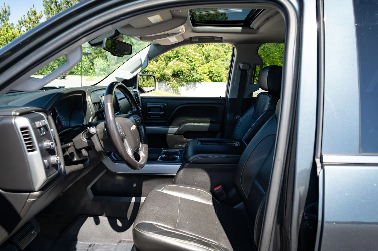 Used 2018 Gray Chevrolet LTZ image 13