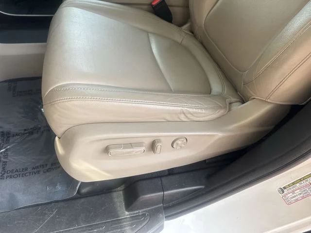 Used 2022 White Honda EX-L image 31