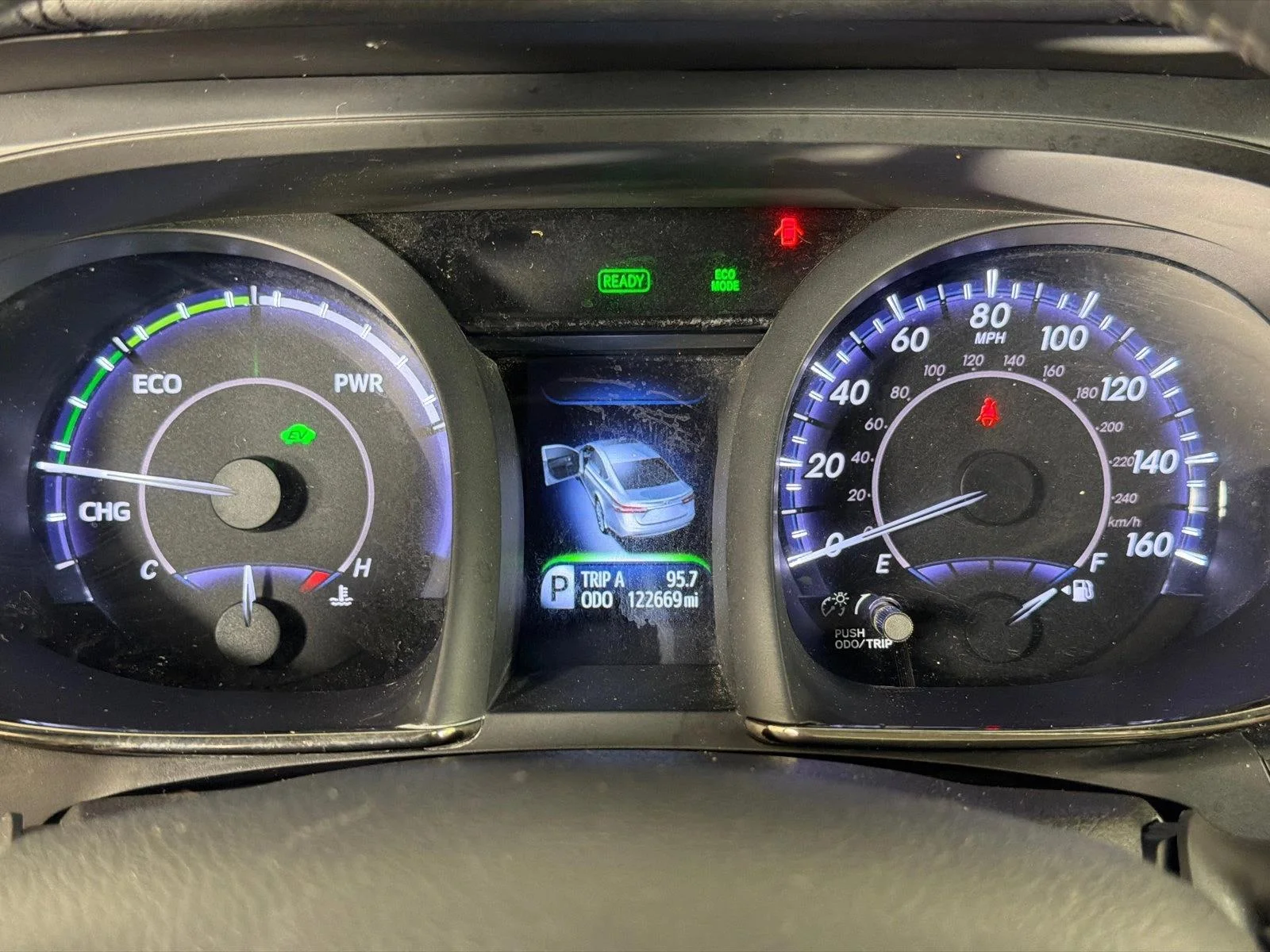 Used 2015 White Toyota XLE Touring image 28