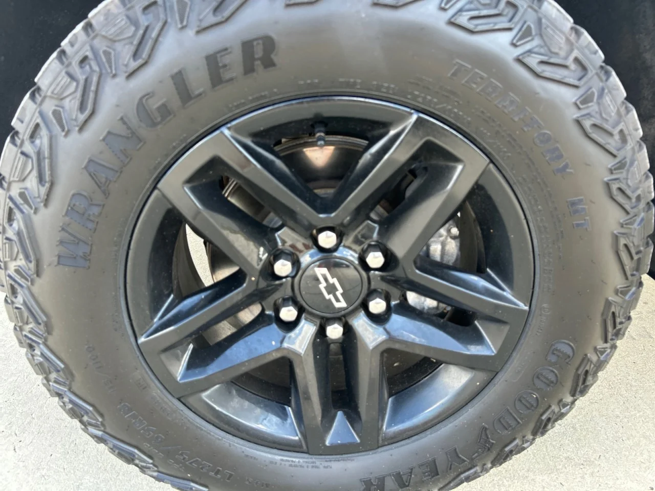 Used 2024 Summit White Chevrolet LT Trail Boss image 9