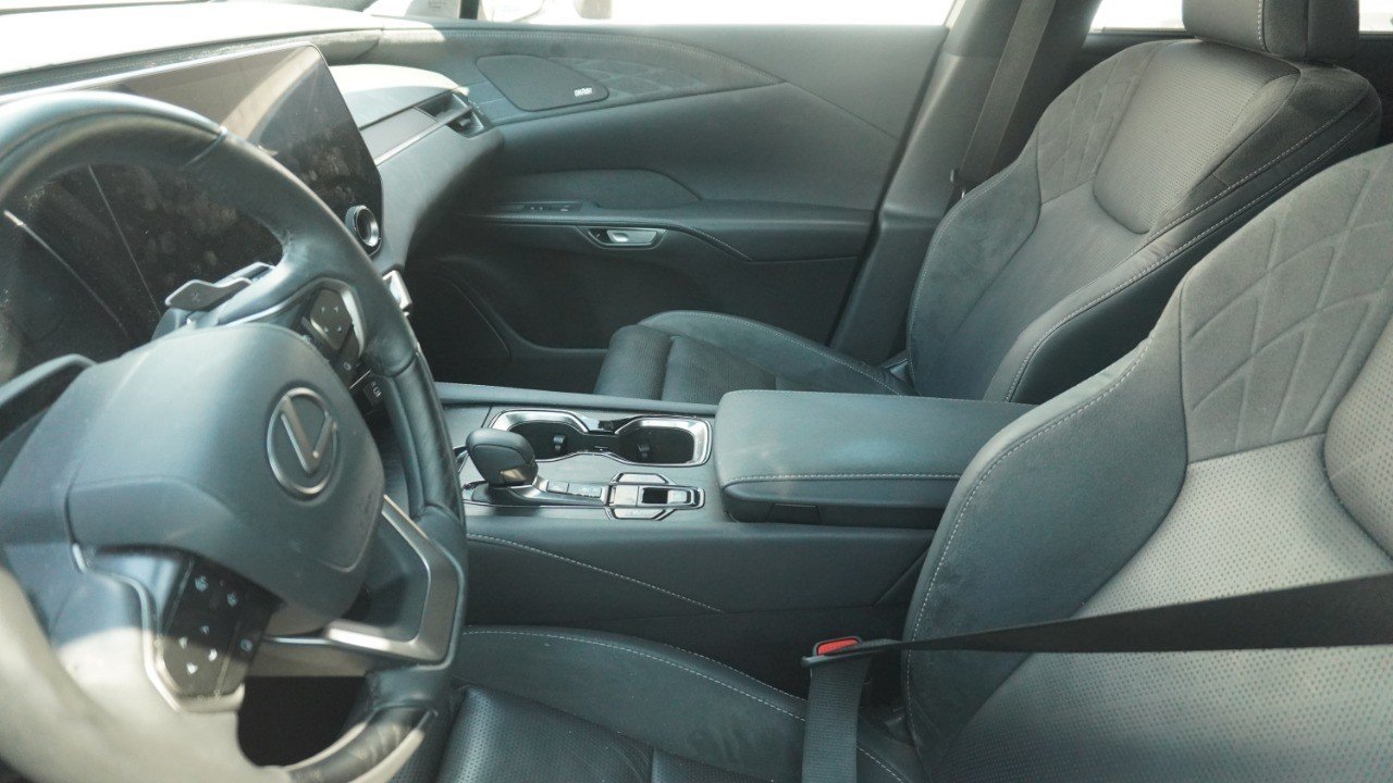 Certified Used 2024 White Lexus RX 350 Luxury image 9
