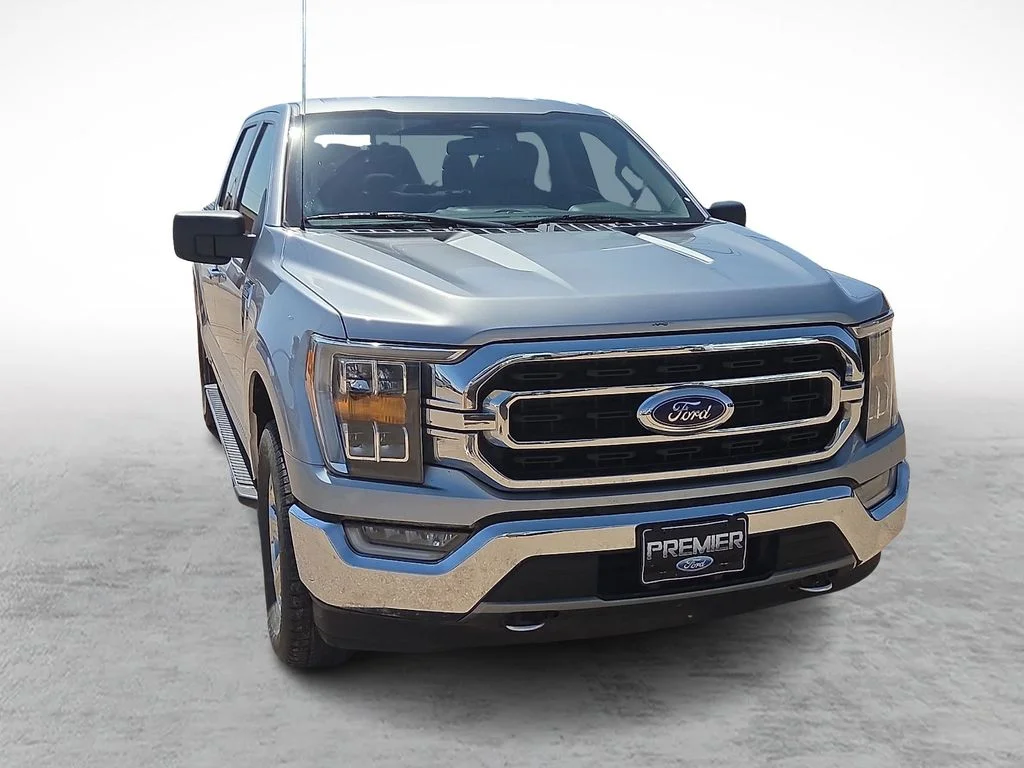 Used 2021 Silver Ford XLT image 2