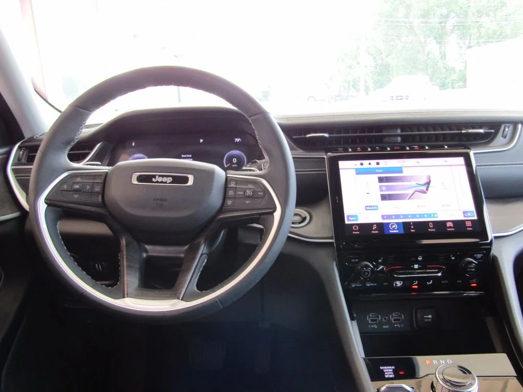 Used 2023 Silver Jeep Limited image 5