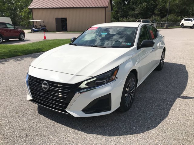 Used 2025 Glacier White Nissan SV image 3
