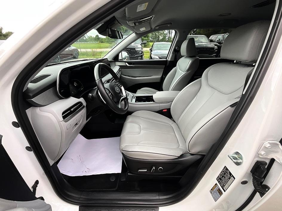 Used 2023 White Hyundai SEL image 16