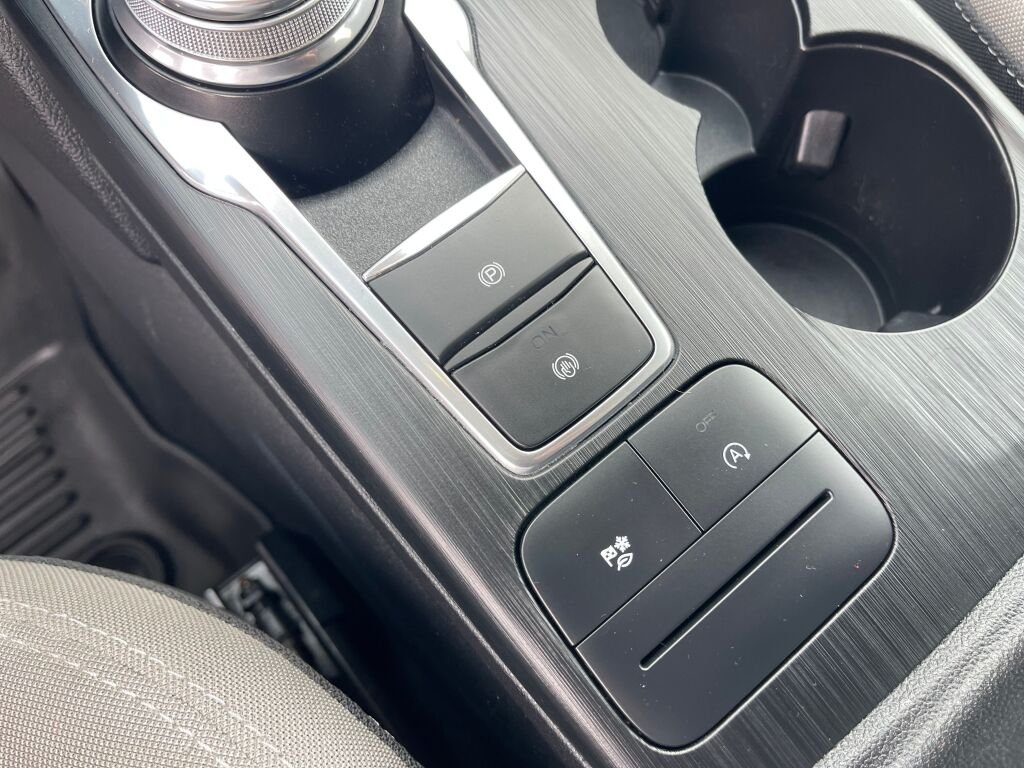 Used 2020 Oxford White Ford SE image 14