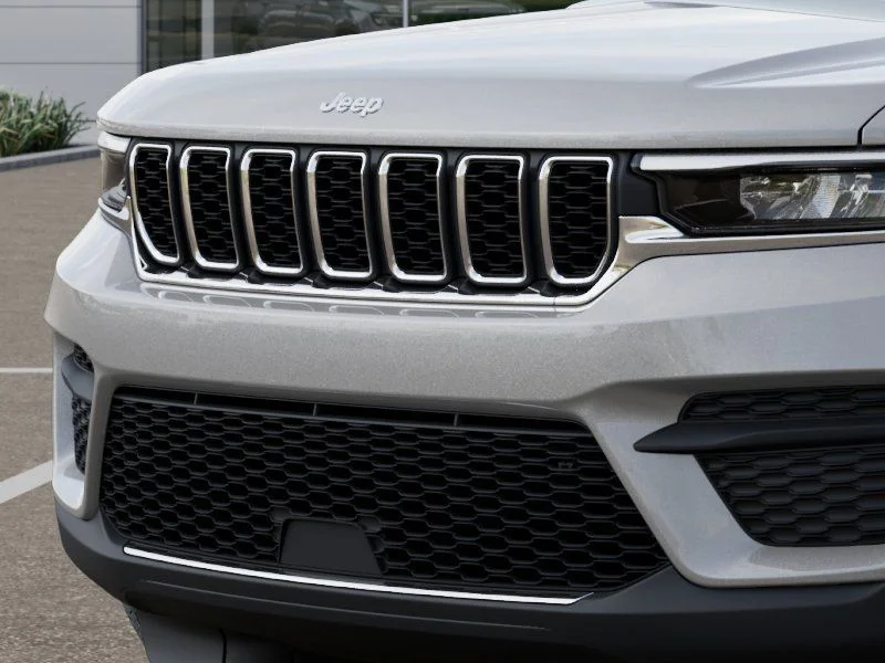 New 2026 Silver Zynith Jeep Laredo X image 11