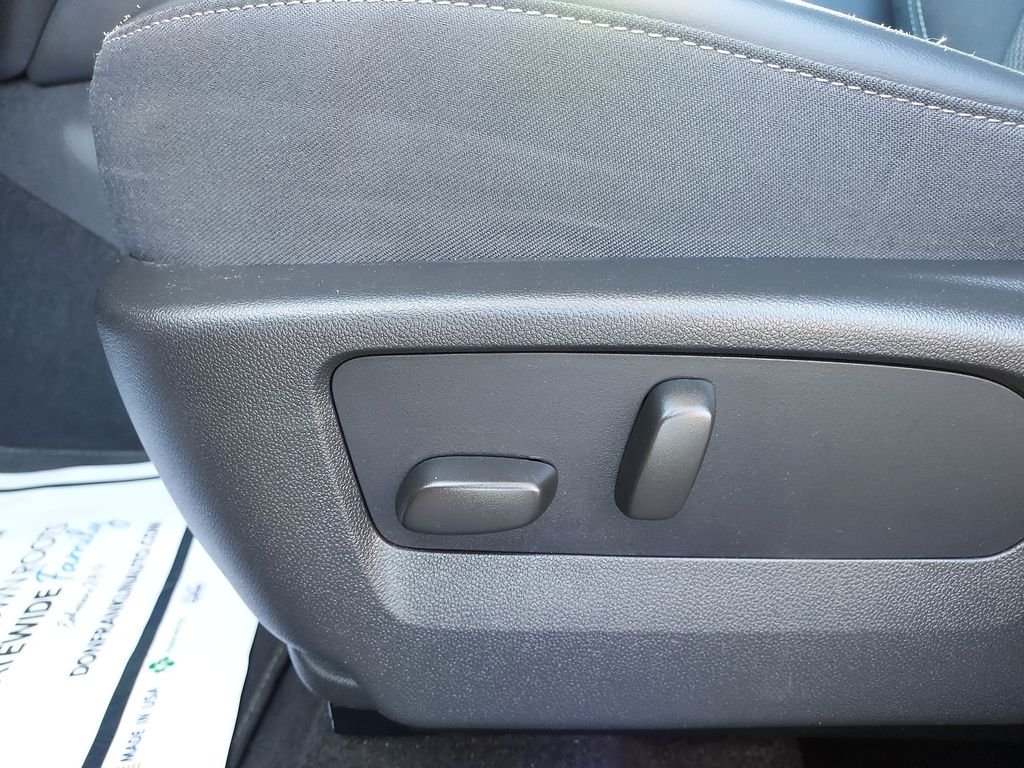 Used 2022 Red Buick Preferred image 18