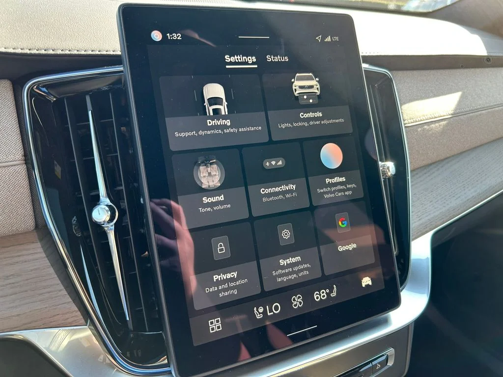 2026 Volvo XC90 Plus - Photo 33