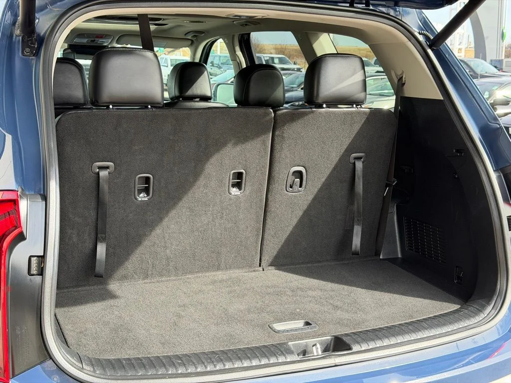 Used 2025 Black Kia S image 7