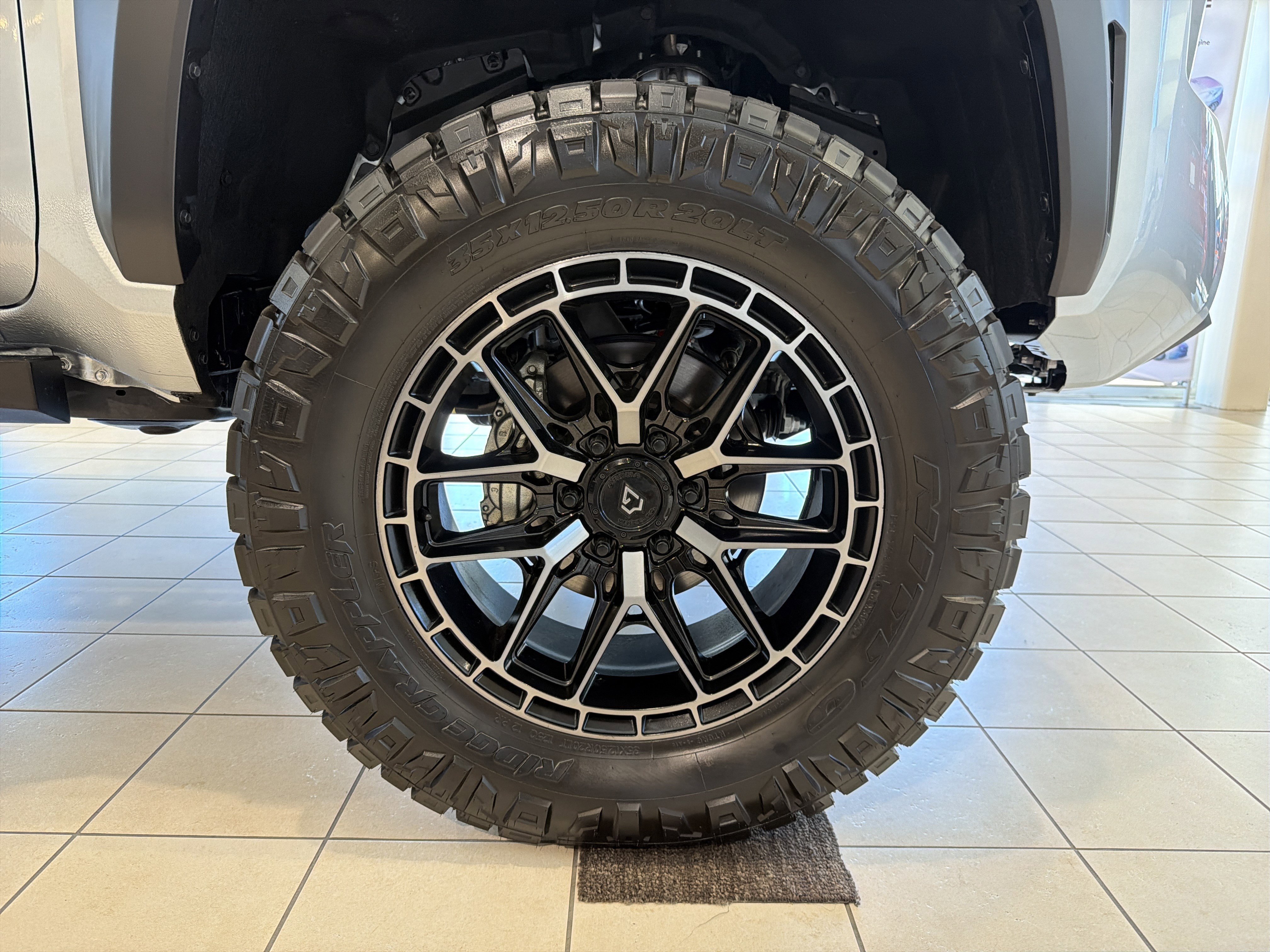 2025 Toyota Tacoma TRD Off Road - Photo 11