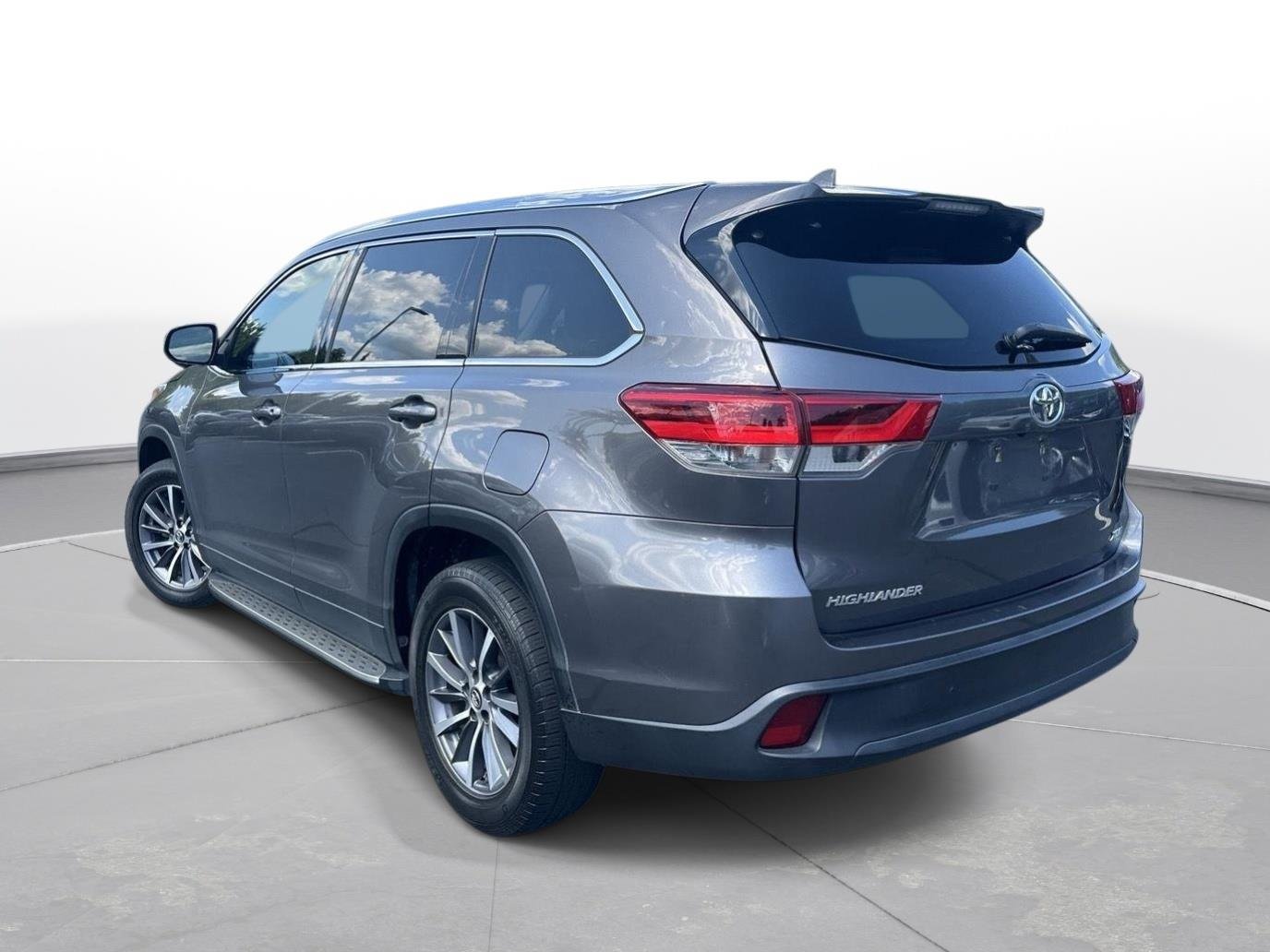 Used 2019 Predawn Gray Mica Toyota XLE image 8