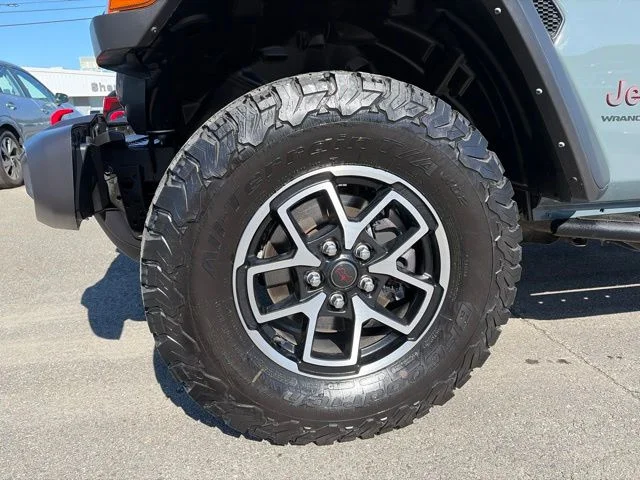 Used 2024 Gray Jeep Rubicon image 4