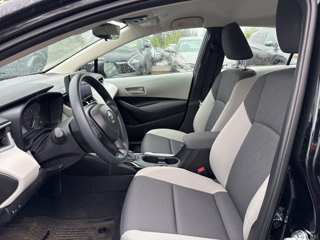 Used 2025 Midnight Black Metallic Toyota LE image 5