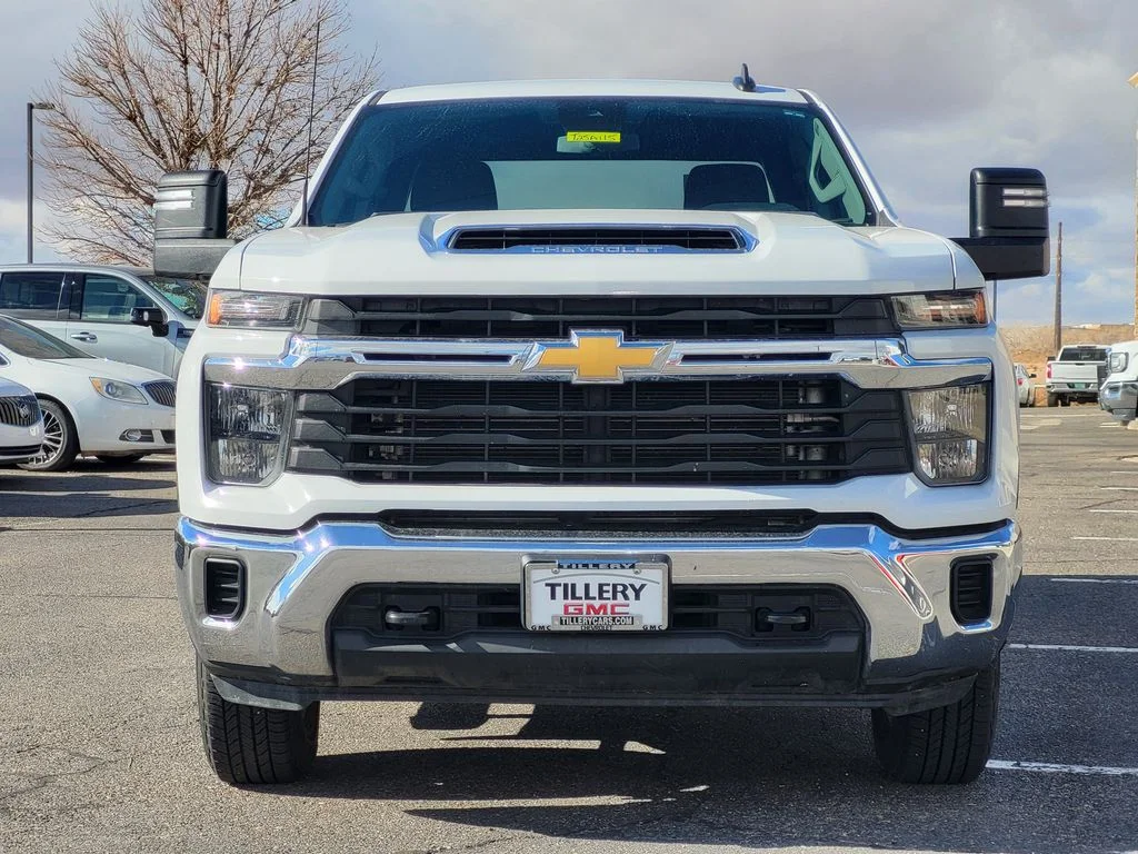 Used 2024 Summit White Chevrolet LT image 3