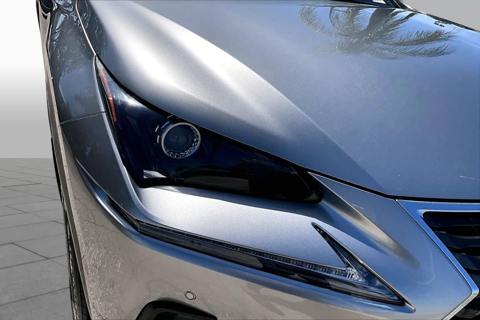 Used 2019 Atomic Silver Lexus  image 28