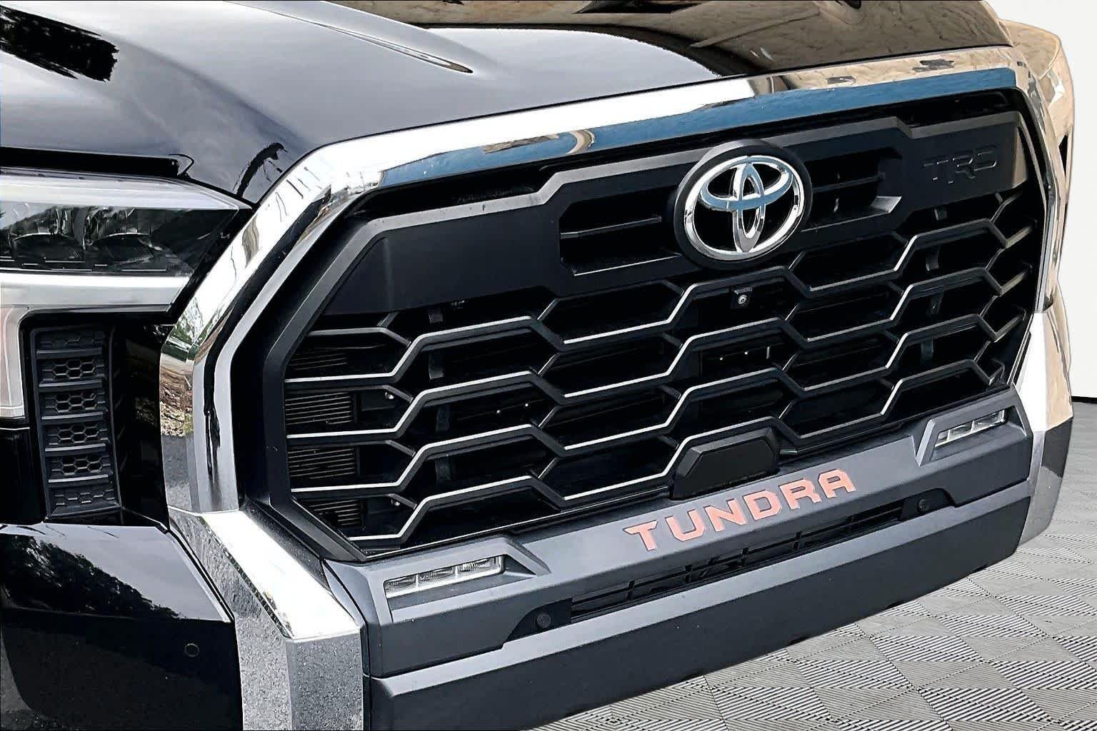 Used 2022 Midnight Black Metallic Toyota SR5 image 30