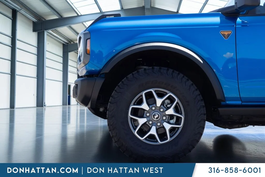 Used 2025 Blue Ford Badlands image 30