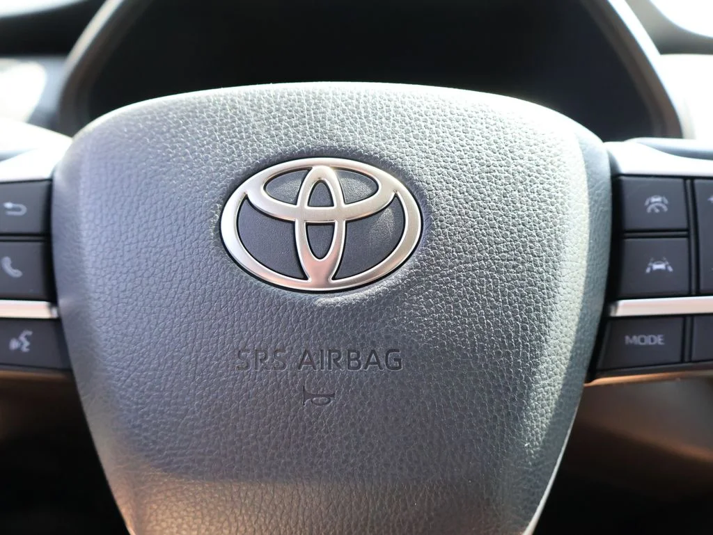 Used 2025 Silver Toyota XLE image 27