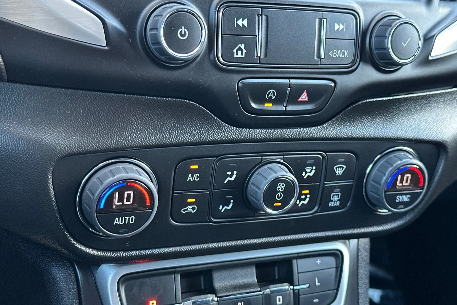 Used 2022 Black GMC SLE image 22