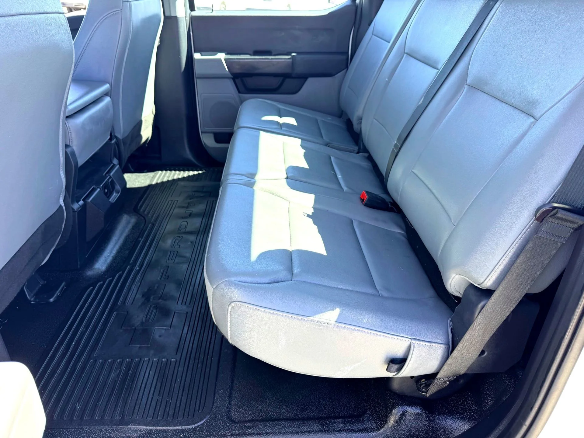 Used 2023  Ford XL image 17