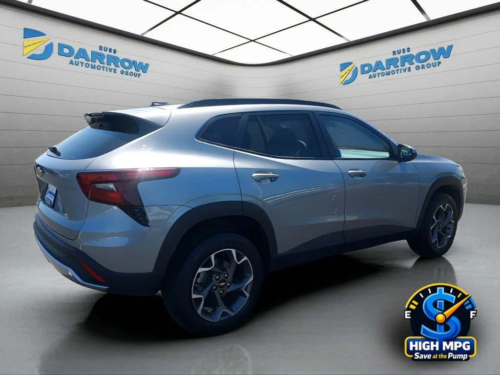 Used 2025 Gray Chevrolet LT image 5