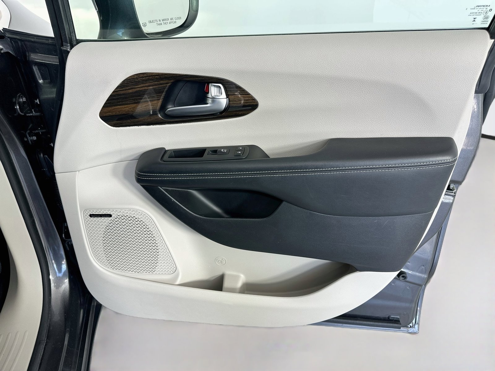 2021 Chrysler Pacifica Hybrid Limited - Photo 34