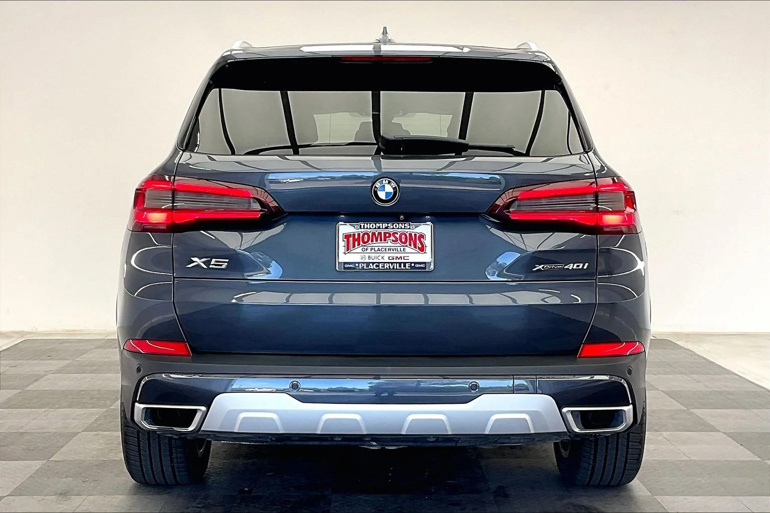 Used 2021 Arctic Gray Metallic BMW xDrive40i image 3