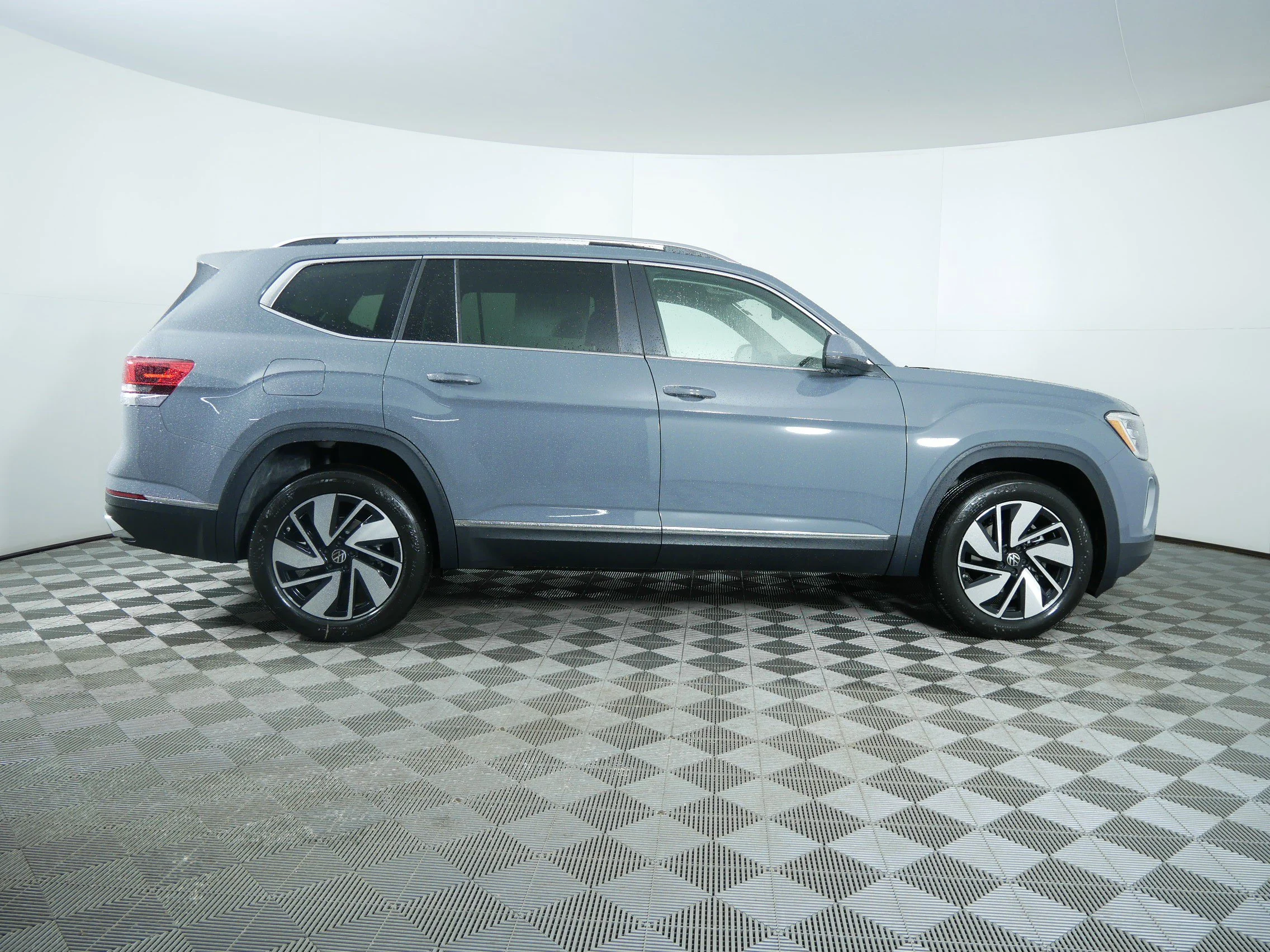 New 2026 Pure Gray Volkswagen 2.0T SEL image 8