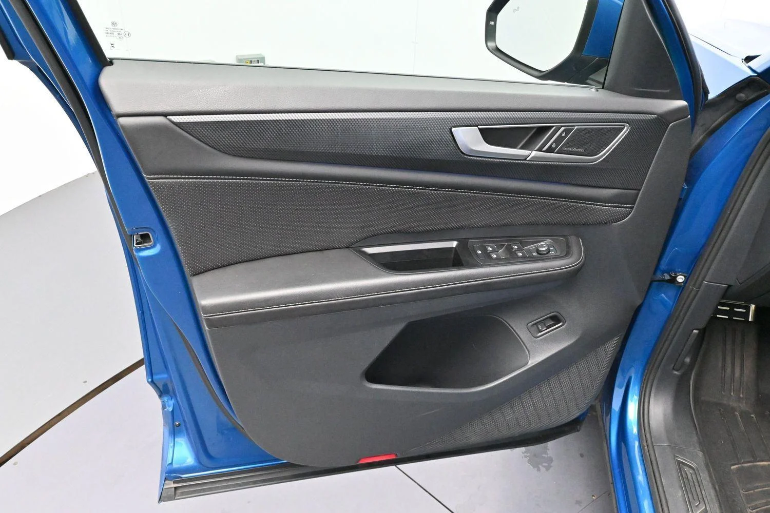 Used 2024 Kingfisher Blue Metallic Volkswagen 2.0T SEL Premium R-Line image 9