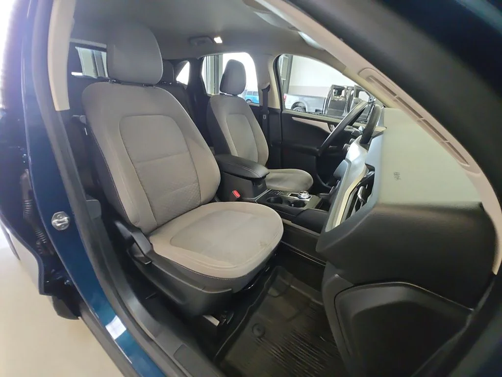 Used 2020 Green Ford SE image 30